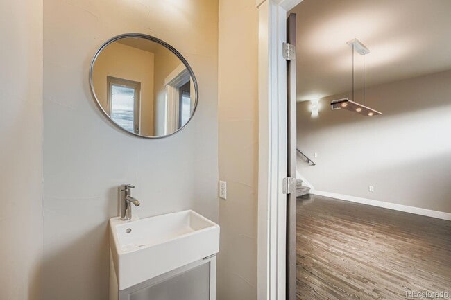 Building Photo - 2915 Umatilla St