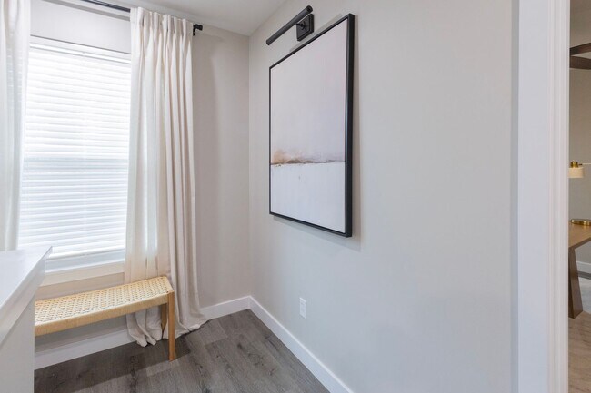 Building Photo - 2817 Emery Dr