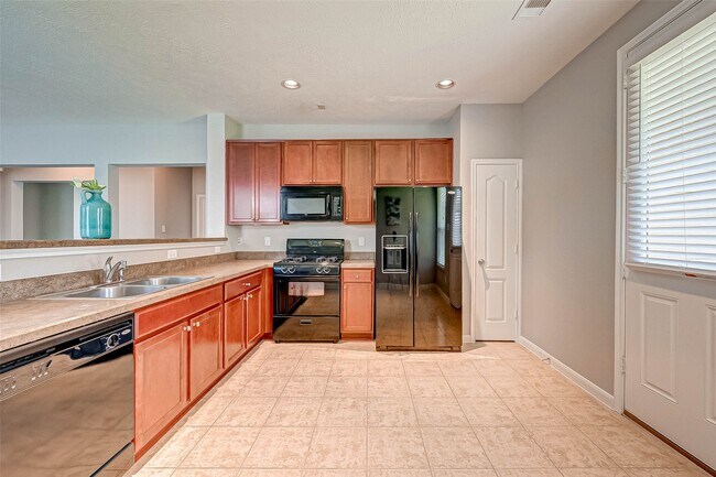 Building Photo - 26123 Parkman Grove Dr