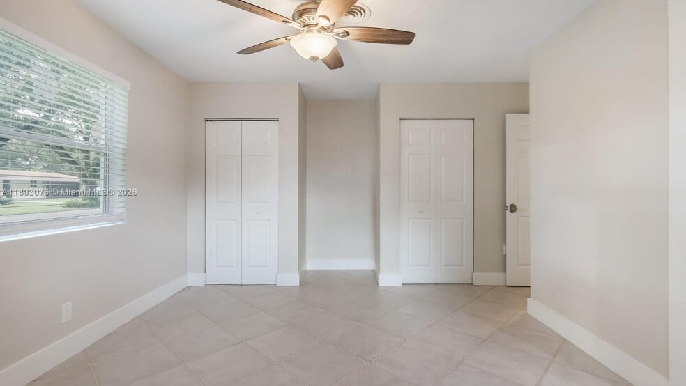 Building Photo - 740 Beachwood Ln