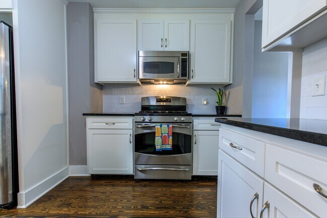 Building Photo - **APPLICATIONS APPROVED!**  Beautiful East Nashville Home on Porter for Lease!!