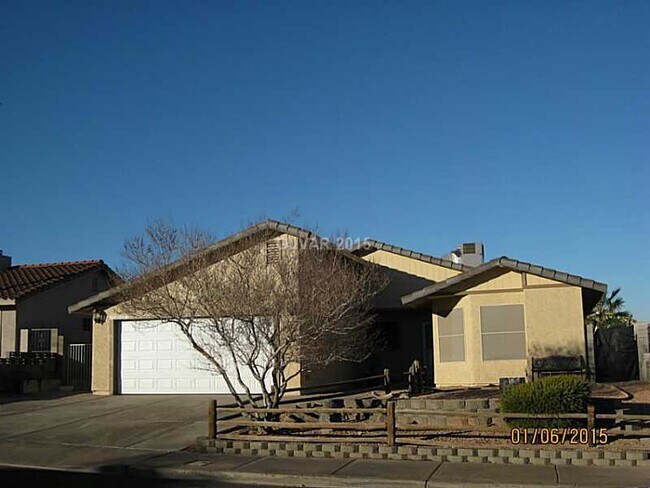 Building Photo - Four-Bedroom Home in Henderson!