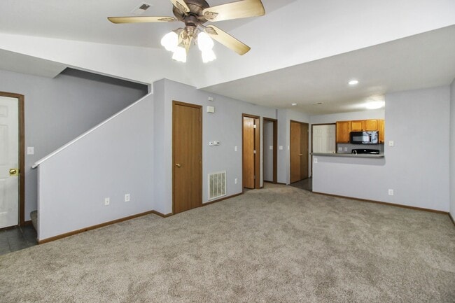 Building Photo - 108-110 Elk Dr