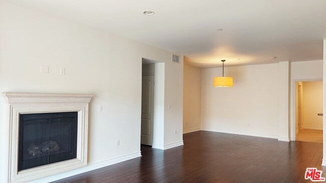 Building Photo - 1726 S Bentley Ave