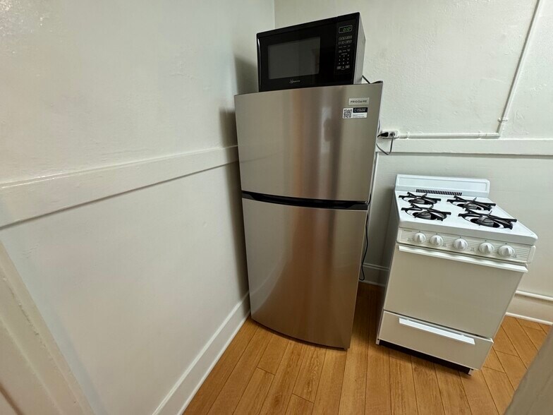 Building Photo - 40 Brooks Ave