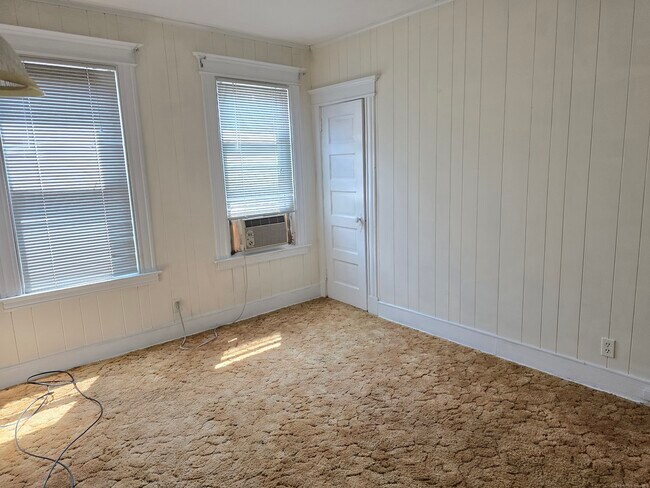 Building Photo - 21 Oakwood St