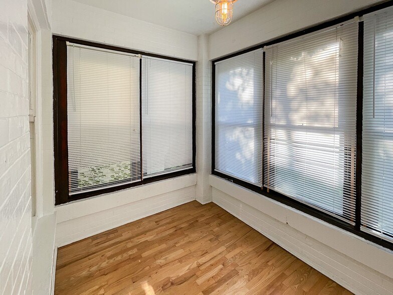 Building Photo - 5553 N Magnolia Ave