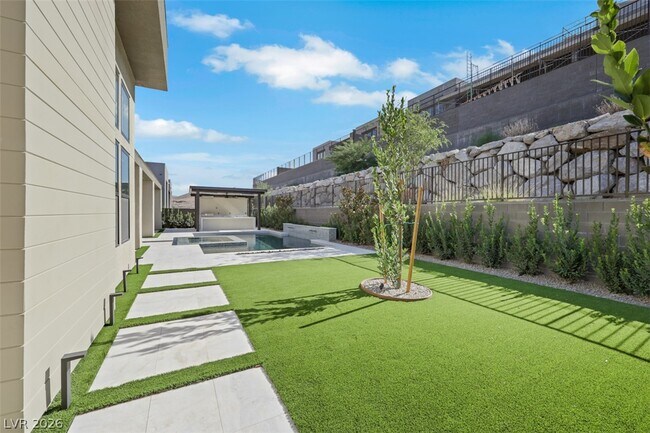 Building Photo - 4803 Verde Bloom St