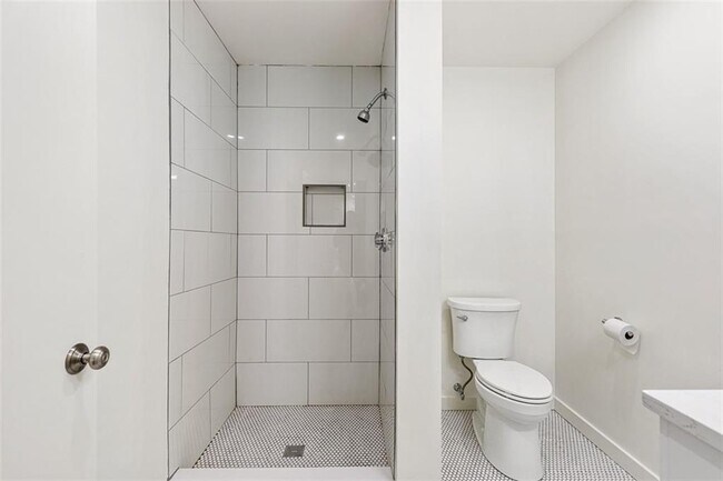 Building Photo - 71 Richmond St