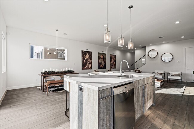 Building Photo - 6819 Rocinante Ln