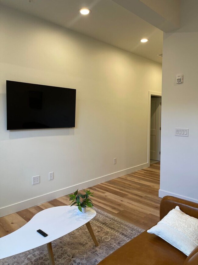 Building Photo - **  AVAILABLE AUGUST 2026  **  Beautiful Downtown Apartment with Private Rooftop Deck  Call to in...
