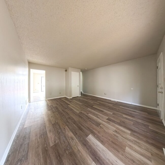 Building Photo - 611 Hickory Hill Ln