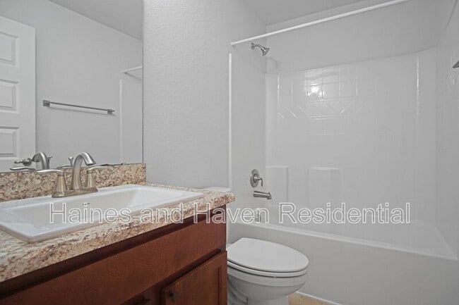 Building Photo - 1217 Forest Hill Dr