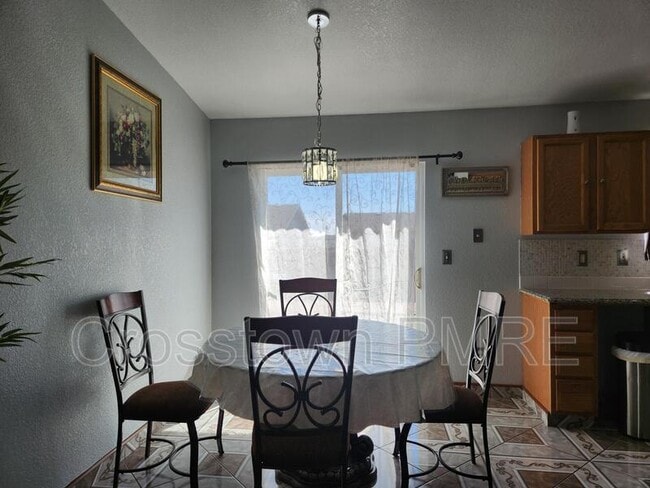 Building Photo - 1124 E 25th St