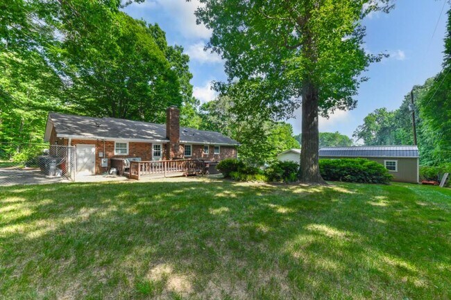 Building Photo - 4801 Sweetbriar Rd