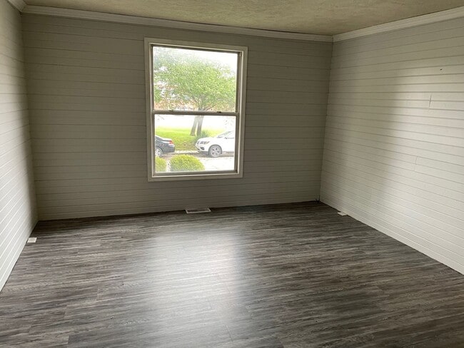 Building Photo - Charming 3-Bedroom Home with Outdoor Space