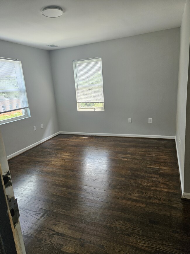 Living/Dining Space - 3039 30th St SE