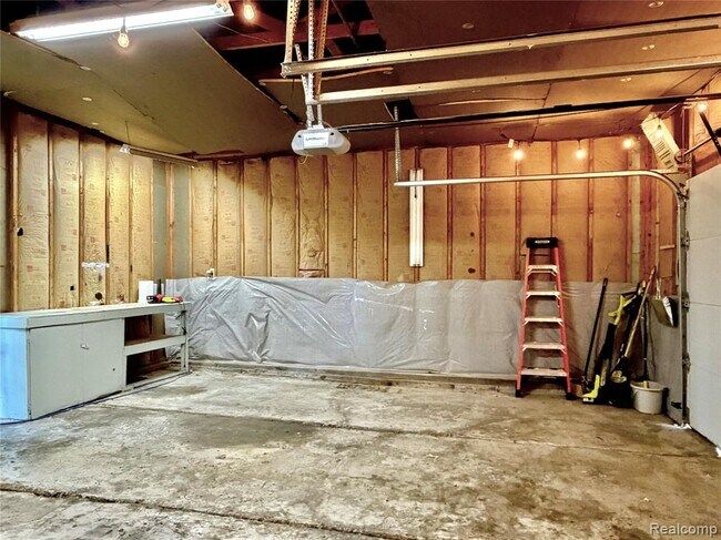 Building Photo - 306 Michelson Rd