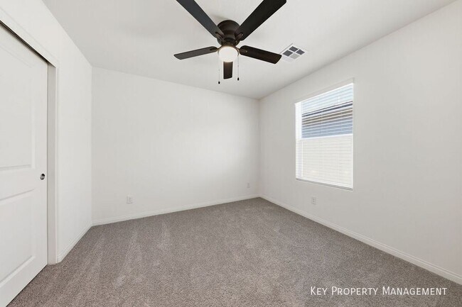 Building Photo - 530 Red Lovebird Ave