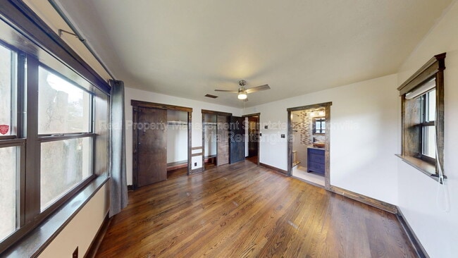 Building Photo - 7477 Greenway Dr