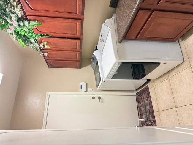 Building Photo - 1928 W Spur Dr