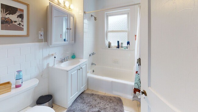 Building Photo - Beautiful 3 bed 1.5 bath in Brighton