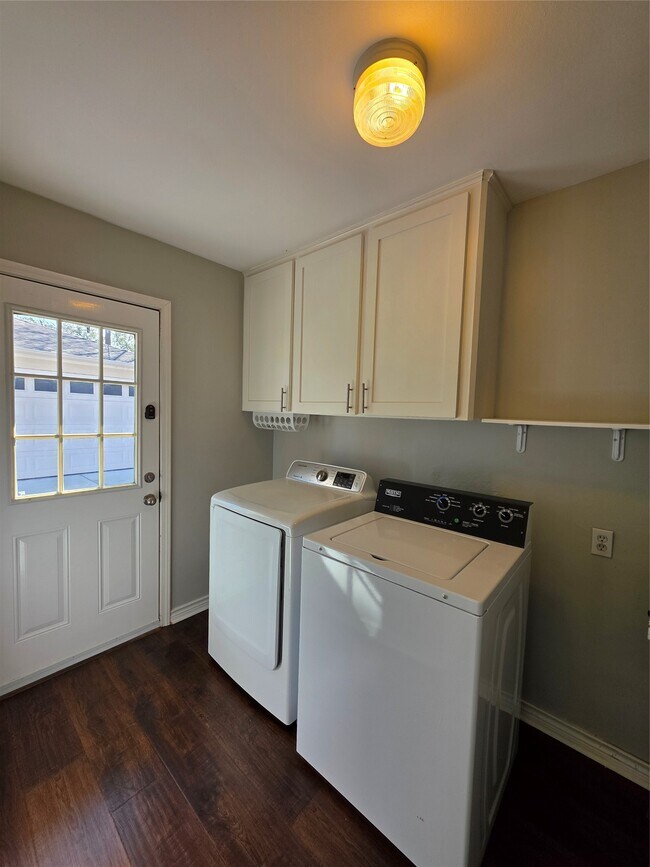 Building Photo - 11219 Valley Spring Dr