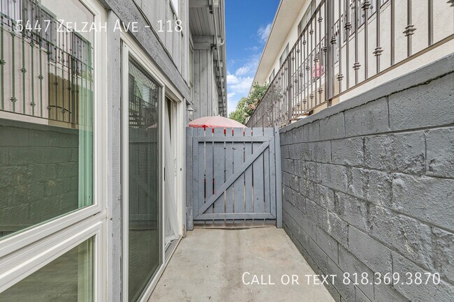Building Photo - 5447 Zelzah Ave