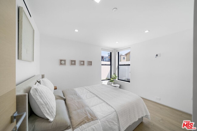 Building Photo - 1500 Ocean Dr