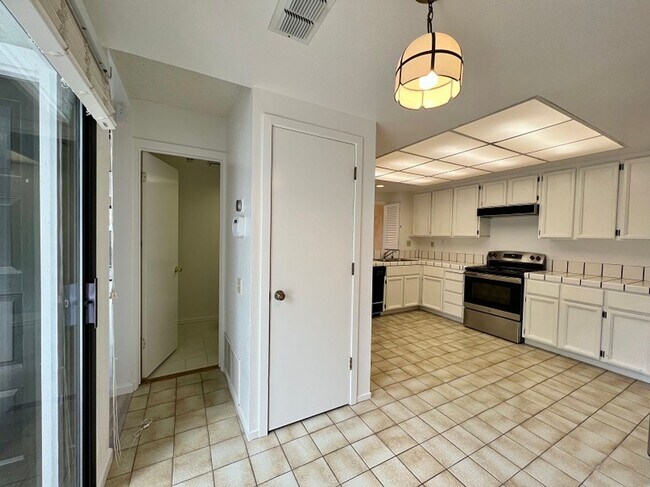 Building Photo - Three Bedroom Napa Condo on River Walk