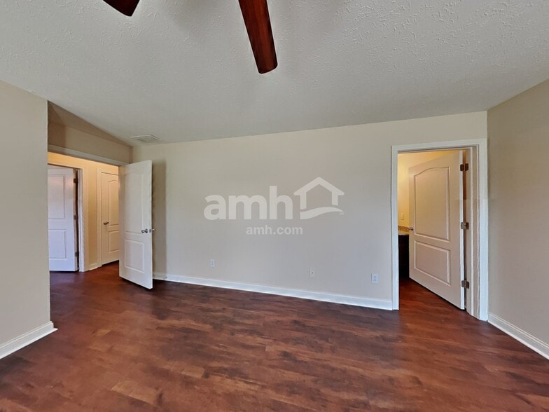Building Photo - 681 Bridgebend Run