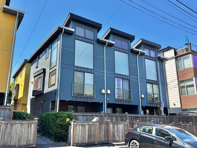 Building Photo - Three-Level Loft-Style 2BR | 3BA with Priv...