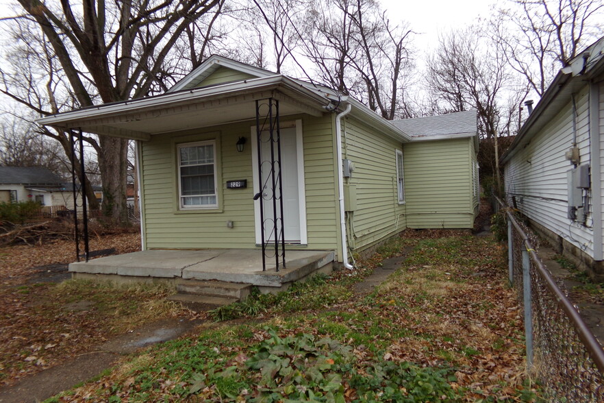 Primary Photo - 229 E Southern Heights Ave