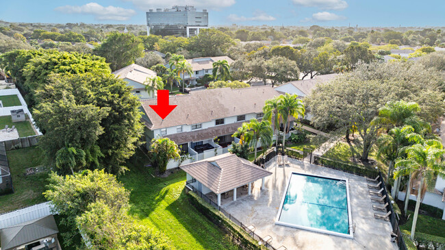 Building Photo - 9775 Riverside Dr