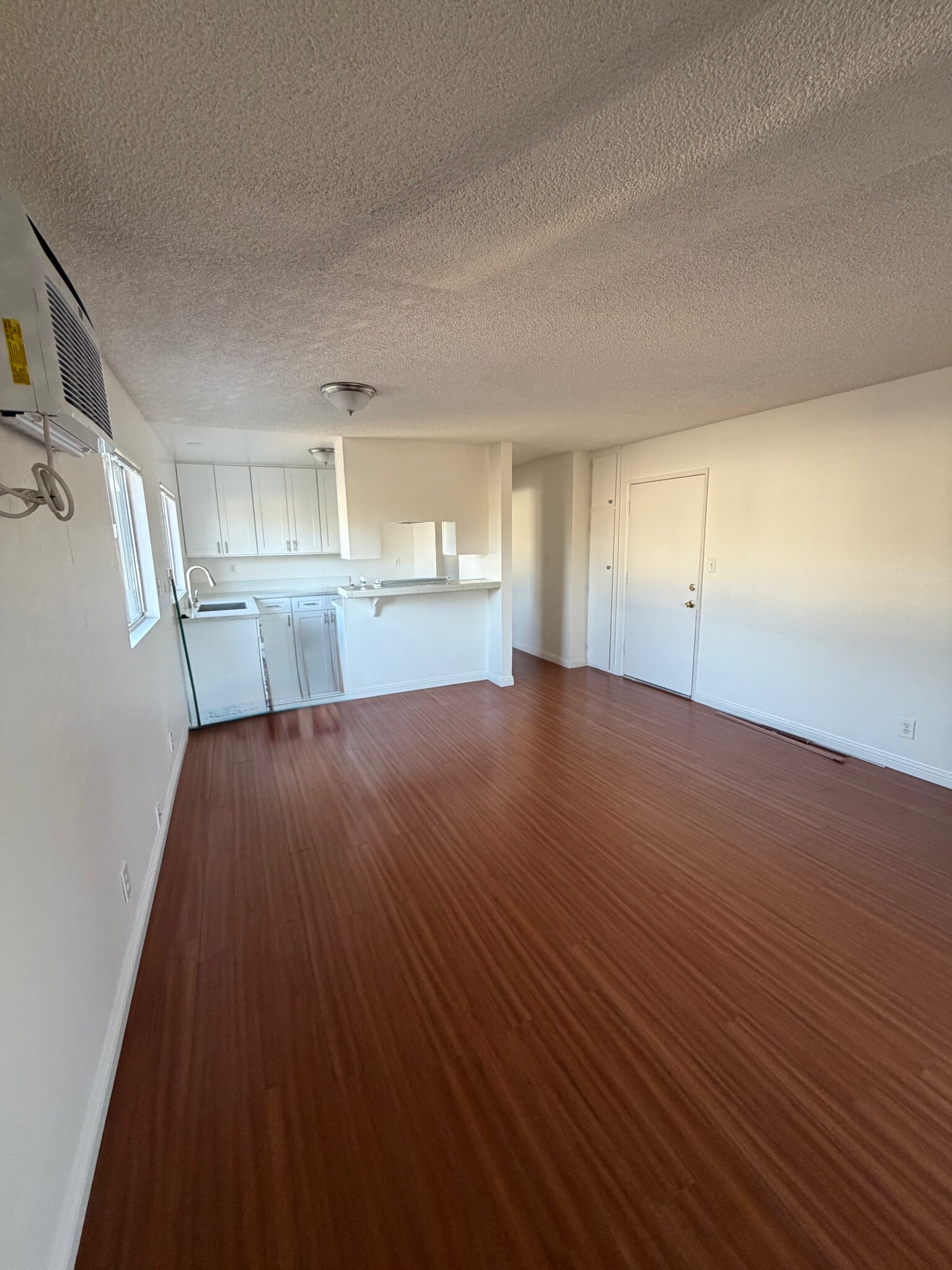 Building Photo - 525 Jacmar Dr