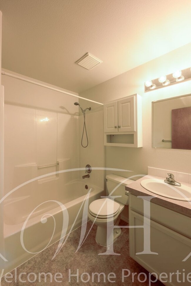 Building Photo - 337 NE Kingwood Pl