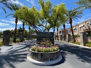 Building Photo - **$500 OFF FIRST MONTH RENT** Upscale Cond...