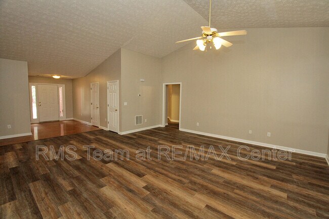 Building Photo - 1490 Creek Pointe Cir