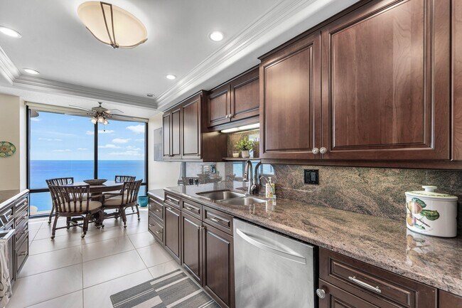 Building Photo - 250 S Ocean Blvd