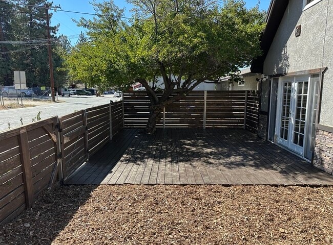 Building Photo - Centrally Located in Big Bear City