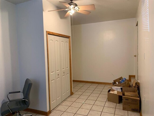 Building Photo - 1805 Mayhew St