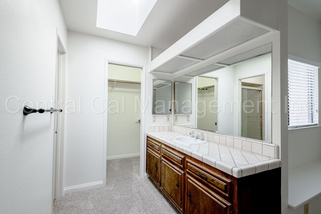 Building Photo - 3 Bedroom/2.5 Bath Townhome - $1995 per mo...