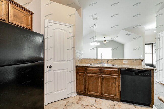 Building Photo - 1225 Hickory Creek Dr