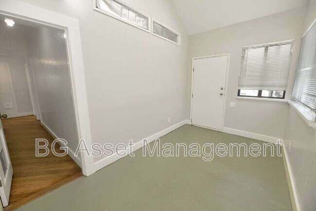 Building Photo - 2359 Prune St
