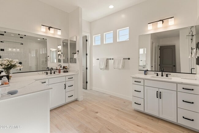 Building Photo - 4236 E Whisper Rock Trl