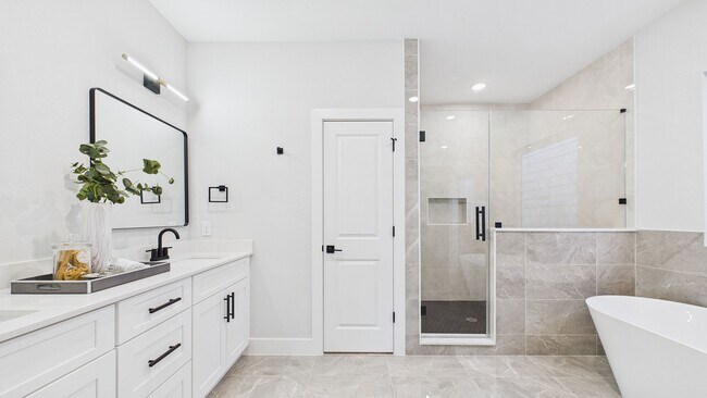 Building Photo - 5027 Golden Forest Dr
