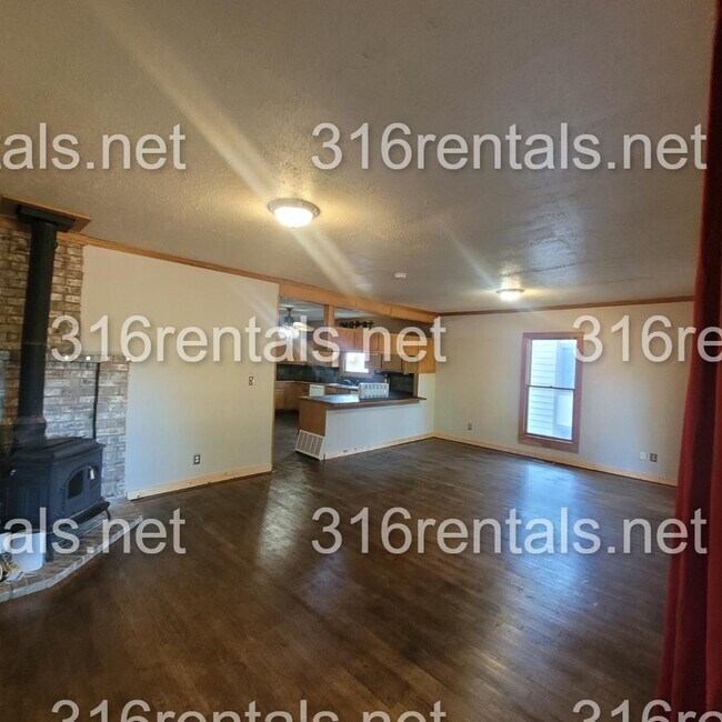 Building Photo - $1175 - 3 bed 2 bath - Single Family Home