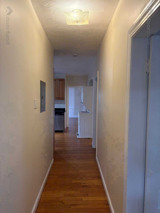 Building Photo - 27 Florence St