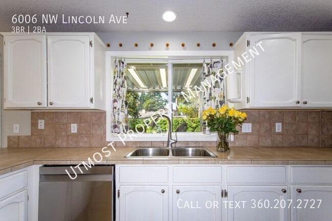 Building Photo - 6006 NW Lincoln Ave