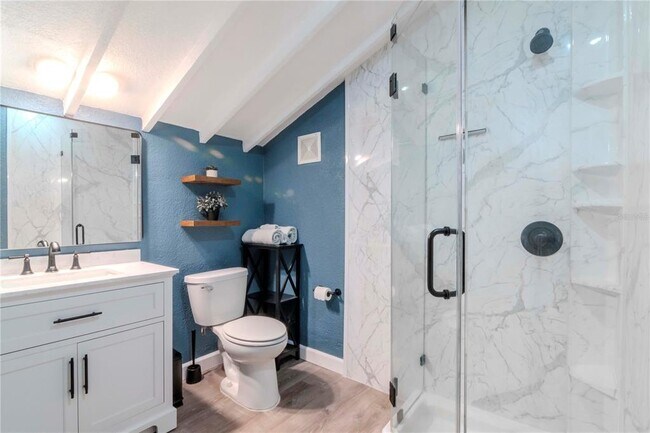 Building Photo - 1528 W River Shore Way